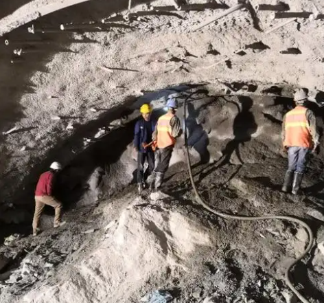 阿拉善左隧道拱顶带模注浆料，微膨胀注浆料的特点及施工工艺